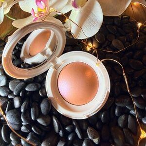 Rare Beauty by Selena Gomez  Soft Pinch Luminous Powder Blush in Hope BNIB